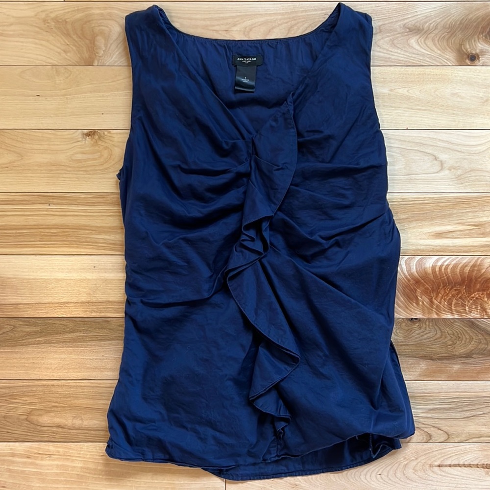 EUC Size 4 Ann Taylor Sleeveless blouse